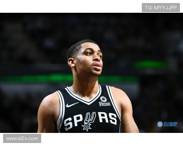 阿德尔曼称不满C约翰逊为融入球队而放弃出手机会