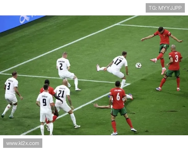 C罗传射失点后轰世界波 菲利克斯戴帽助葡萄牙5-1大胜哈萨完美征服